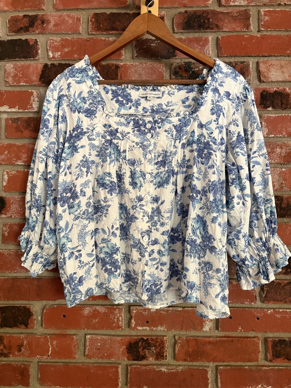 Cupcakes and Cashmere Blue White Floral Toile Puff Sleeve Square Neck Blouse M